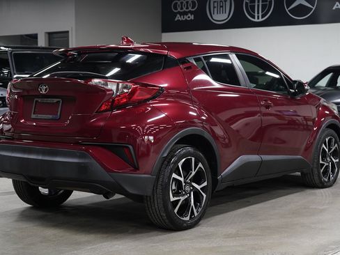 Used 2018 Toyota C-HR XLE FWD image 5