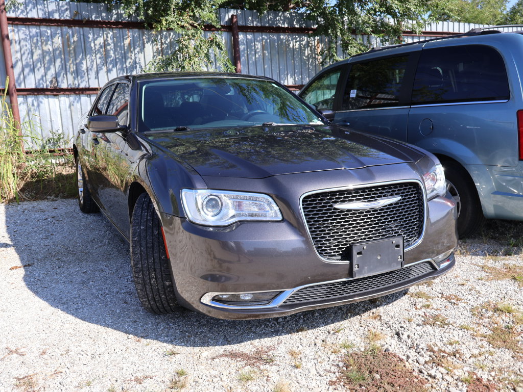 Used 2019 Chrysler 300 Touring w/ Driver Convenience Group RWD image 10