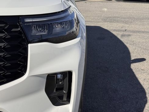 Used 2025 Ford Explorer ST-Line w/ Premium Package image 8