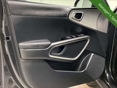 Used 2025 Kia Soul LX w/ LX Technology Package FWD image 21
