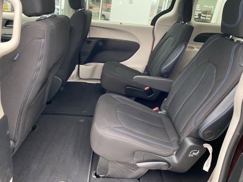 Used 2021 Chrysler Pacifica Touring w/ Cold Weather Group image 20