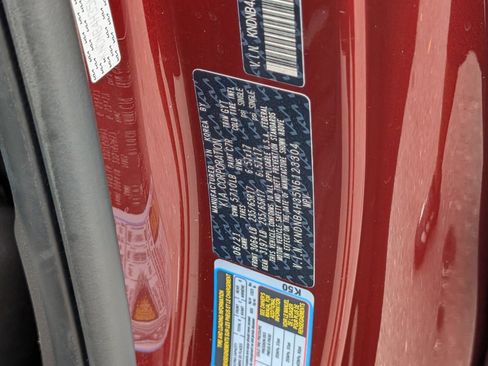 Used 2022 Kia Carnival LX image 17