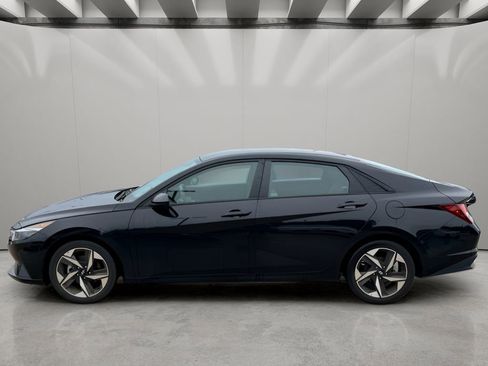 Used 2023 Hyundai Elantra SEL w/ Convenience Package FWD image 2