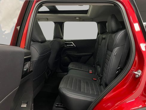 New 2025 Mitsubishi Outlander SE image 30