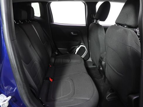 Used 2019 Jeep Renegade Latitude w/ Cold Weather Group AWD/4WD image 18