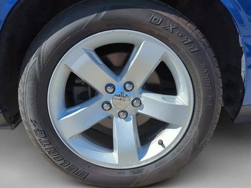 Used 2012 Dodge Challenger SXT image 6