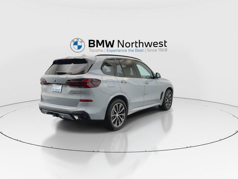 New 2026 BMW X5 xDrive40i w/ M Sport Package AWD/4WD image 3