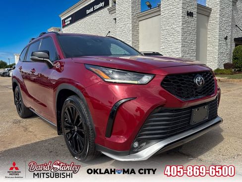 Used 2023 Toyota Highlander XSE FWD image 1