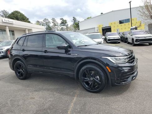 Used 2024 Volkswagen Tiguan SE R-Line image 3
