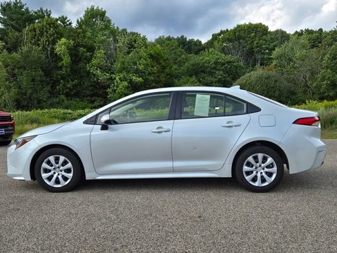 Used 2024 Toyota Corolla LE FWD image 2