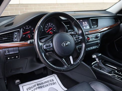 Used 2017 Kia Cadenza Premium FWD image 13