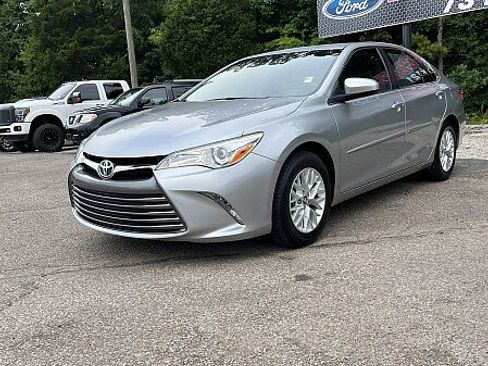 Used 2017 Toyota Camry LE FWD image 3