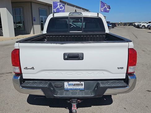 Used 2017 Toyota Tacoma SR5 image 6