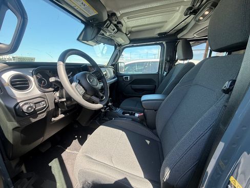 Used 2026 Jeep Wrangler Unlimited Sport AWD/4WD image 5