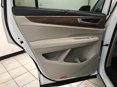 Used 2024 Volkswagen Atlas SE AWD/4WD image 10