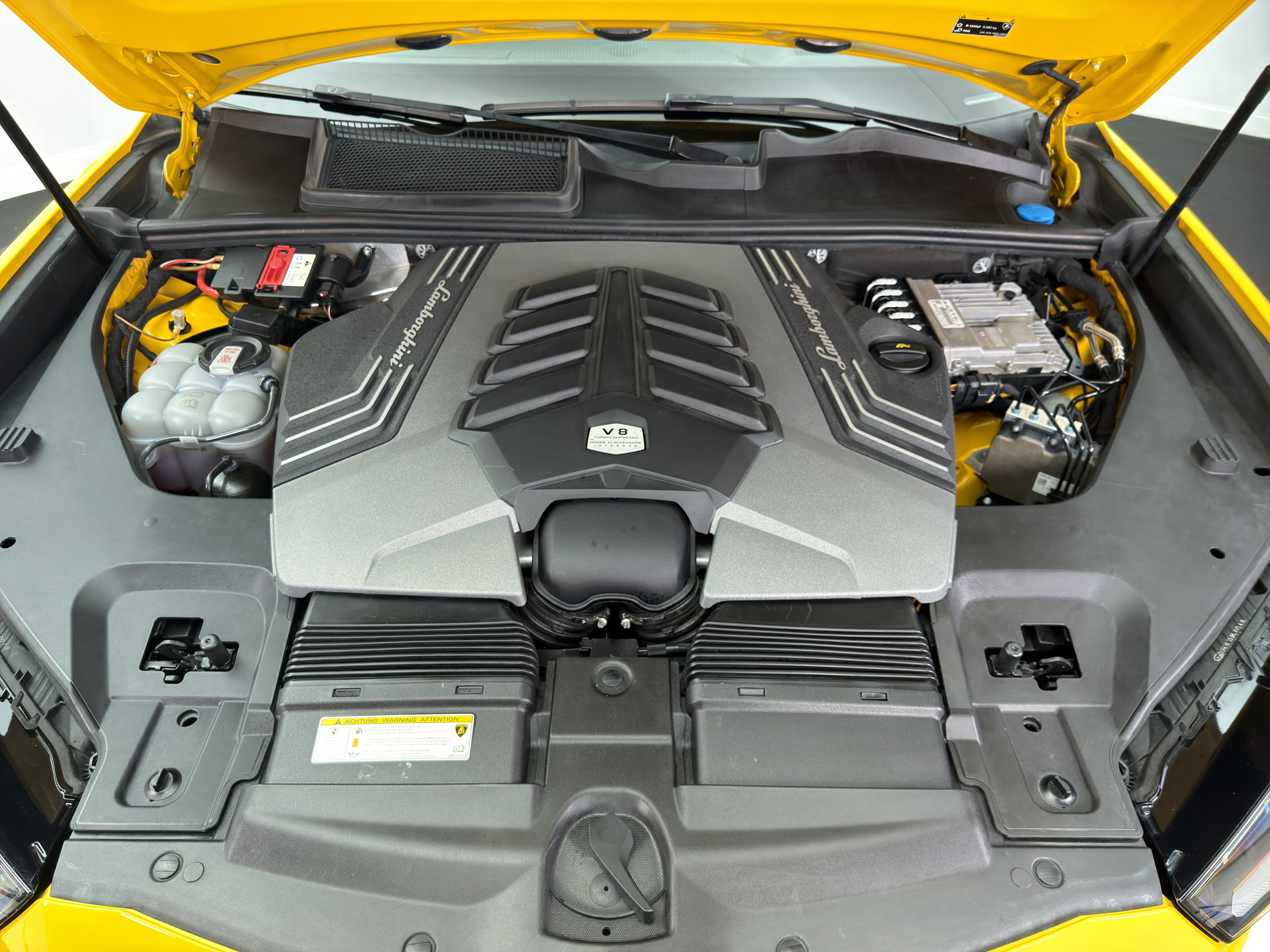 Used 2021 Lamborghini Urus AWD/4WD image 22