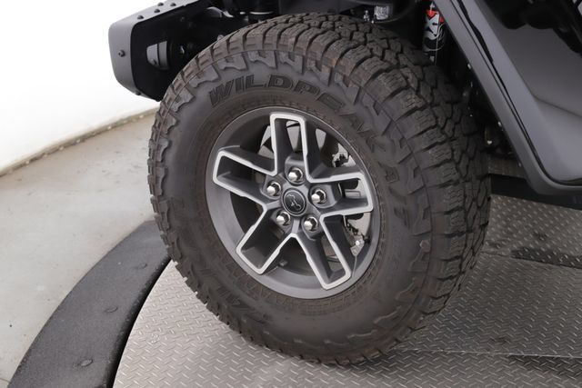 Used 2024 Jeep Gladiator Mojave AWD/4WD image 13