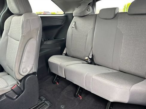 Used 2025 Toyota Sienna LE FWD image 19
