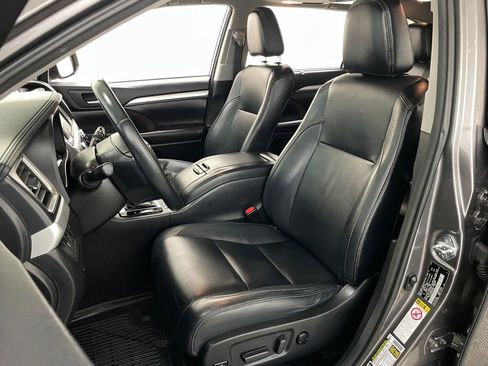 Used 2017 Toyota Highlander XLE AWD/4WD image 26