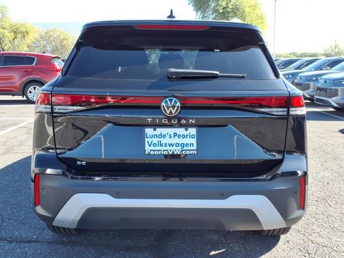 New 2026 Volkswagen Tiguan SE FWD image 3