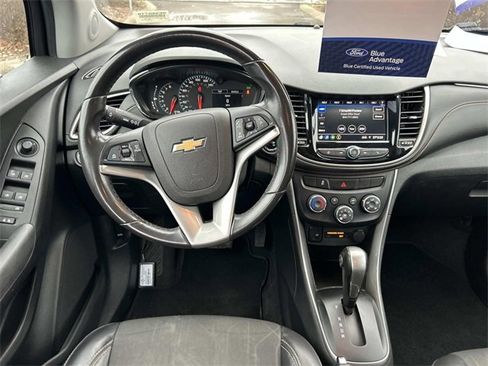 Used 2020 Chevrolet Trax LT w/ Driver Confidence Package image 14