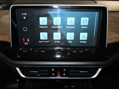 Used 2025 Volkswagen Atlas SE image 17