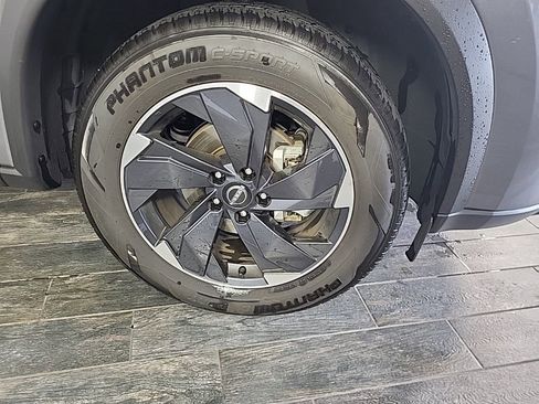 Used 2025 Nissan Rogue SV image 4