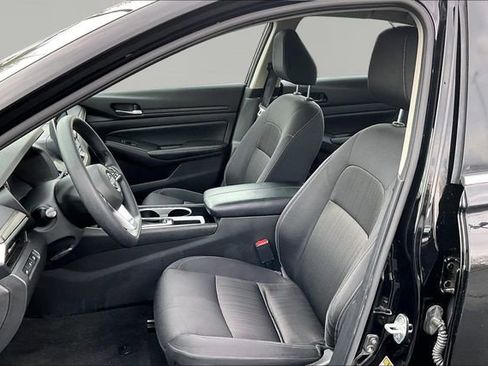 Used 2024 Nissan Altima 2.5 SV image 15