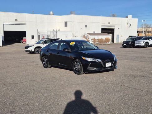 Used 2022 Nissan Sentra SV image 2