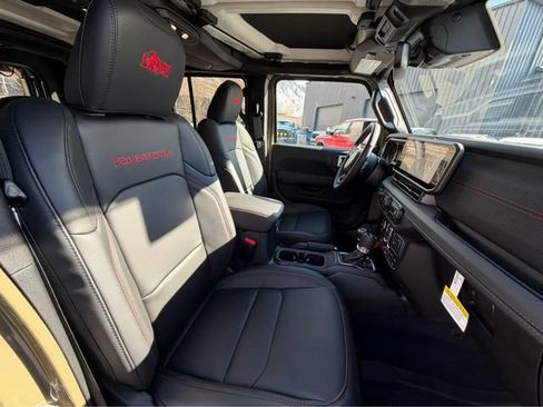 New 2025 Jeep Wrangler Unlimited Rubicon w/ Convenience Group AWD/4WD image 22