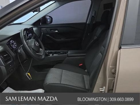 Used 2025 Nissan Rogue SV AWD/4WD image 3