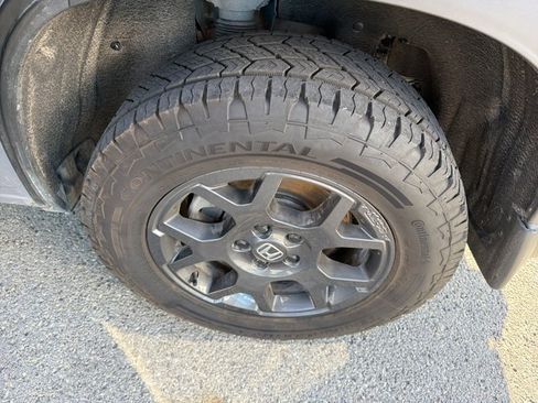 Used 2025 Honda Pilot TrailSport image 11