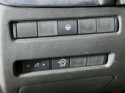 Used 2023 Nissan Rogue SV image 17