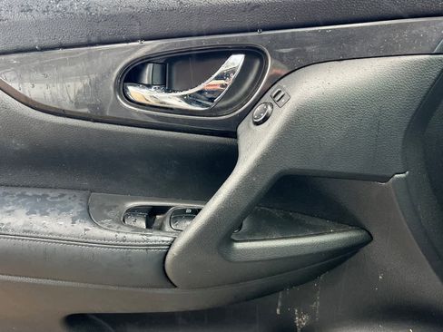 Used 2018 Nissan Rogue S image 13