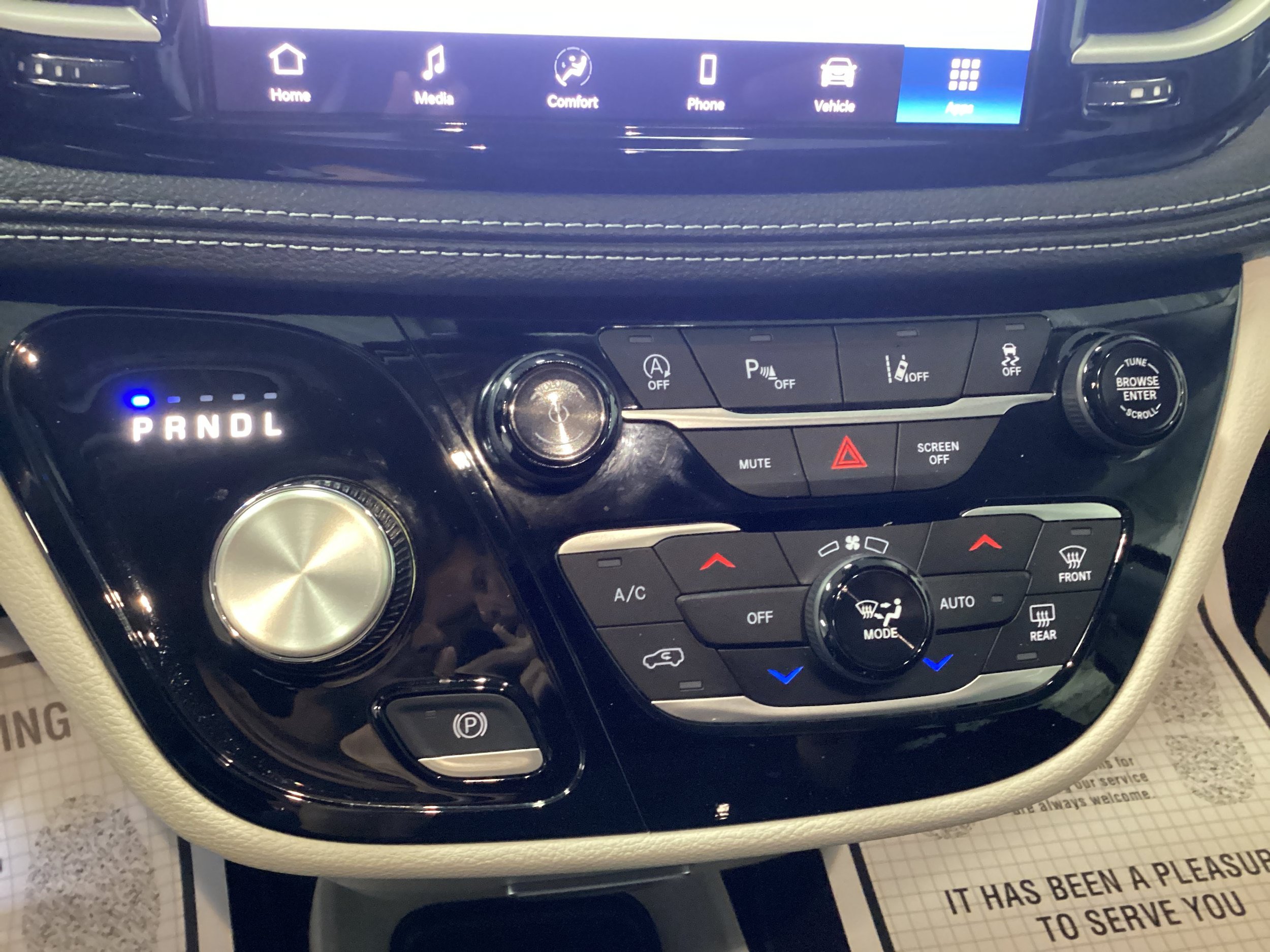 Used 2024 Chrysler Pacifica Touring-L AWD/4WD image 30
