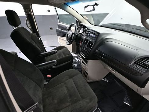 Used 2016 Dodge Grand Caravan American Value Package image 43