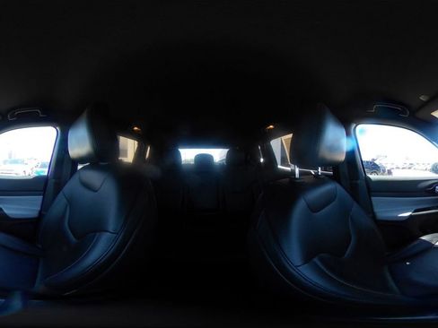 Used 2025 Jeep Compass Limited image 43