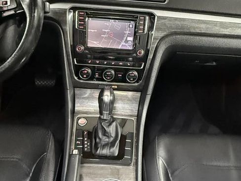 Used 2017 Volkswagen Passat 1.8T SE FWD image 20