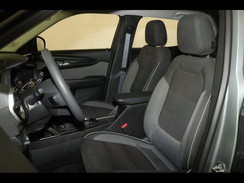 Used 2025 Chevrolet TrailBlazer LT AWD/4WD image 21