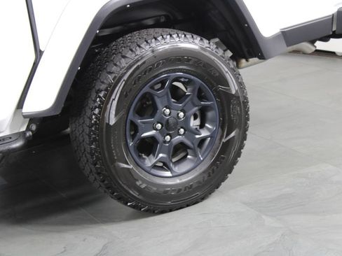 Used 2023 Jeep Gladiator Sport AWD/4WD image 13