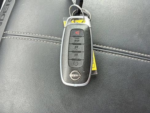 Used 2025 Nissan Pathfinder SV FWD image 35