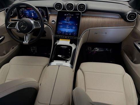 Used 2025 Mercedes-Benz GLC 350e 4MATIC image 11