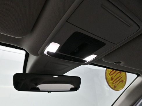 Used 2025 Chrysler Pacifica Select FWD image 24