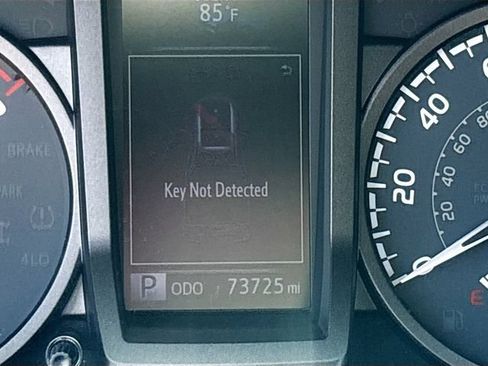 Used 2017 Toyota Tacoma TRD Sport AWD/4WD image 12