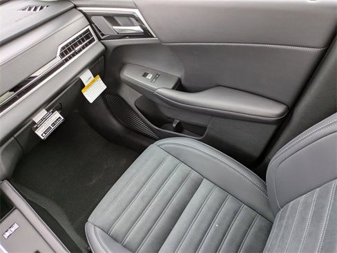 New 2025 Mitsubishi Outlander SE image 17