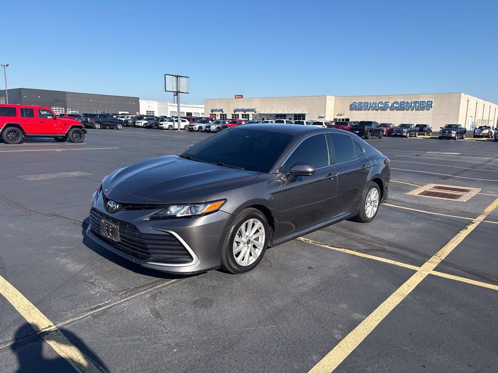 Used 2021 Toyota Camry LE FWD image 5