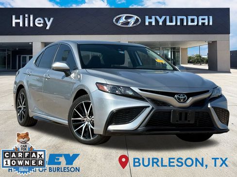 Used 2021 Toyota Camry SE FWD image 2