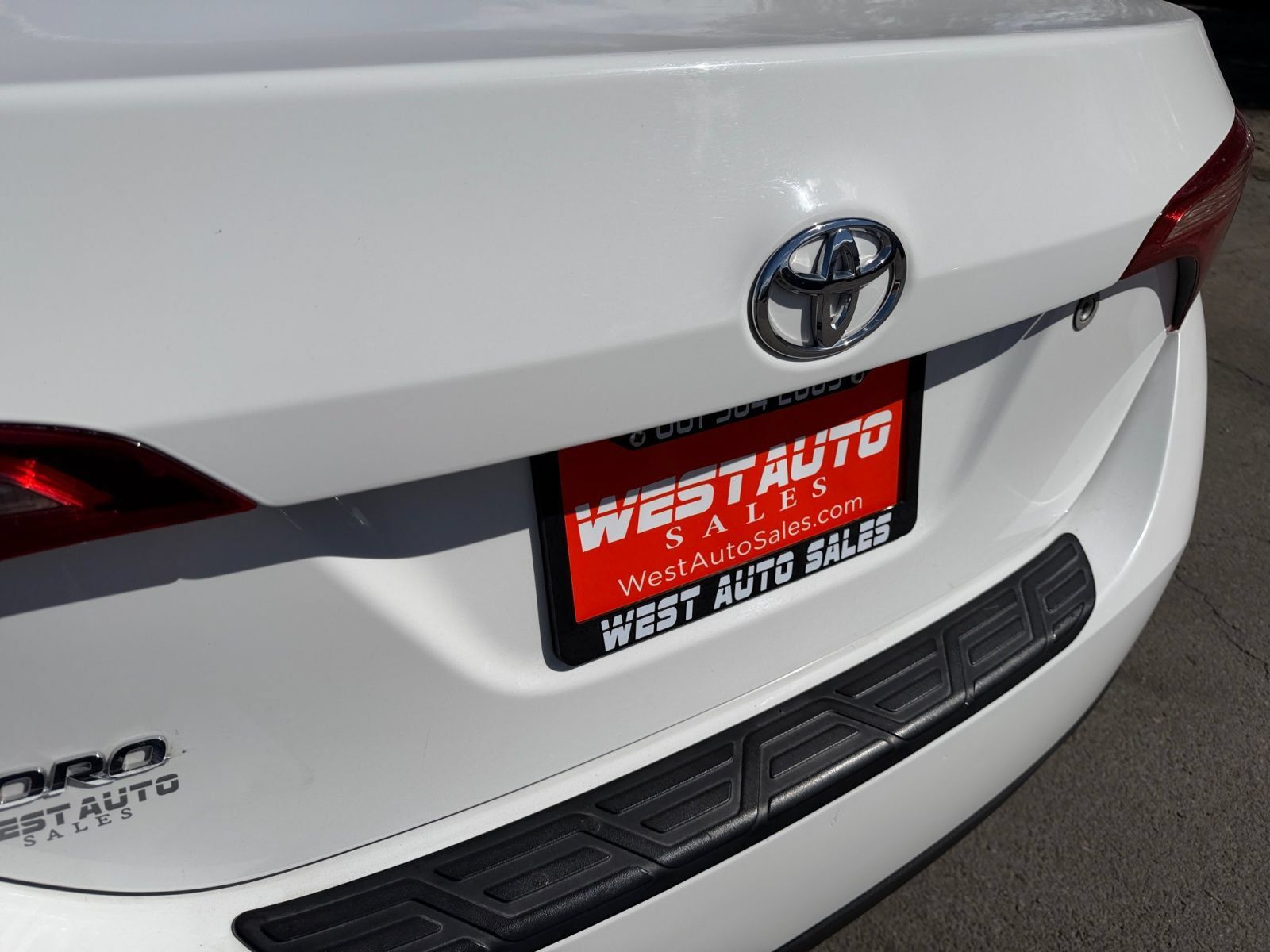 Used 2017 Toyota Corolla L w/ Carpet Mat Package (TMS) FWD image 25