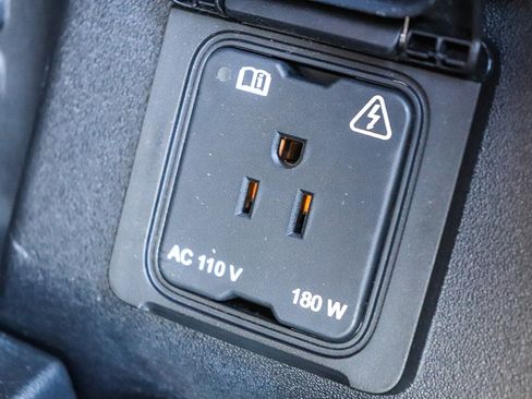 Used 2023 Land Rover Defender 110 X image 31