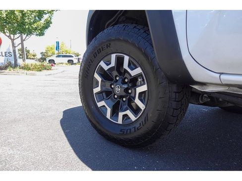 Certified 2023 Toyota Tacoma TRD Off-Road w/ Advanced Technology Package AWD/4WD image 12